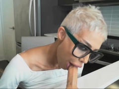 Do short hair girl lovely at cock sucking