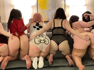 Lesbian amateur hotties finger each other