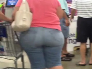 Granny with a large booty at costco