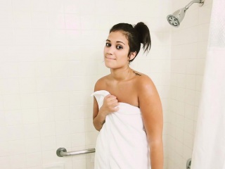 Blackmailing My Showering Stepsis Was Fucking Easy...