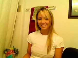 Hot Blonde That Is Uper Gives Teasing Show...