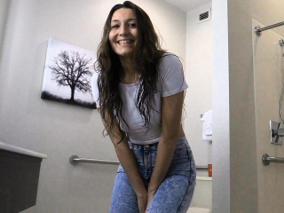 Girls need to pee pissing their jeans pants