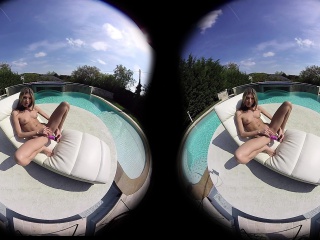Virtualporndesire Plays By The Pool 180 Vr...
