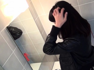 Pissing asians on spycam...