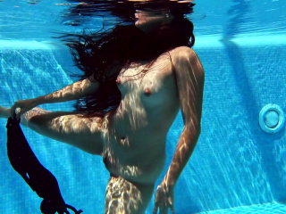 Andreina De Luxe In The Pool...