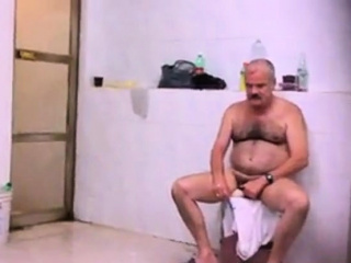 Str8 Spy Pakistani Daddy In Public Bath...