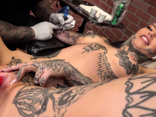 Amber luke masturbates while getting tattooed...