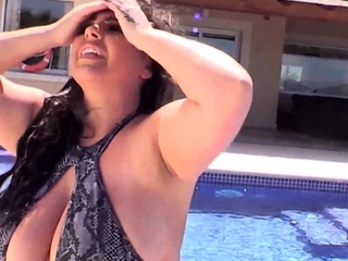 Milf yasmin gets her massive tits wet
