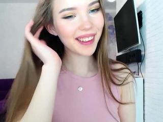 Cute teen showing tits on webcam