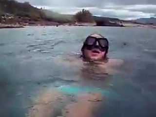 Nipslip Girl Diving Accidentally Exposed Her Awesome Boobs...