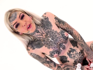 Tattooed Amber Luke Rides The Tremor For The First Time...