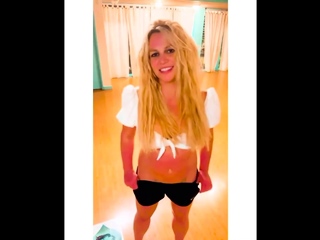 Britney Spears Showing Her Mound...