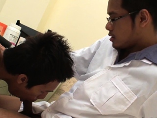 Peeing asia twink barebacked by doctor