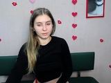 Beautiful babe masturbates on webcam